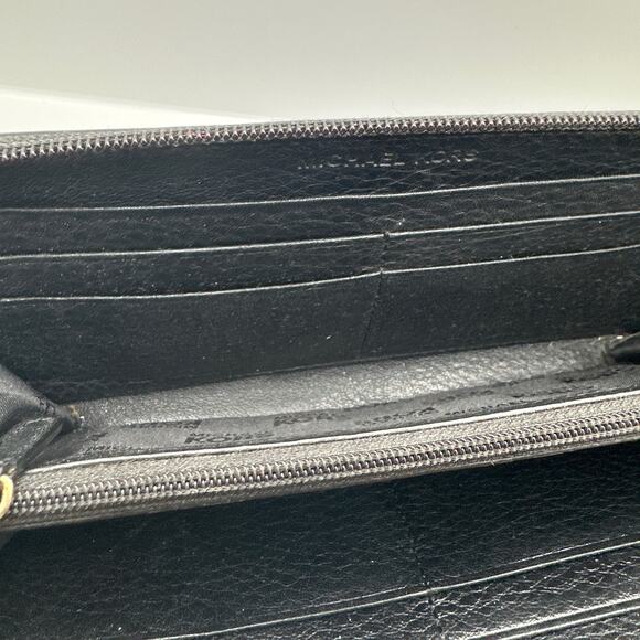 MICHAEL KORS Black Wallet - Picture 7 of 10